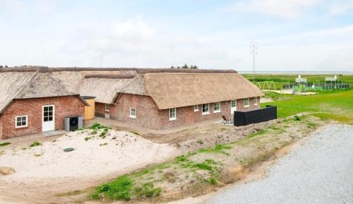 Ten-Bedroom Holiday Home
