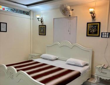 Deluxe Queen Suite