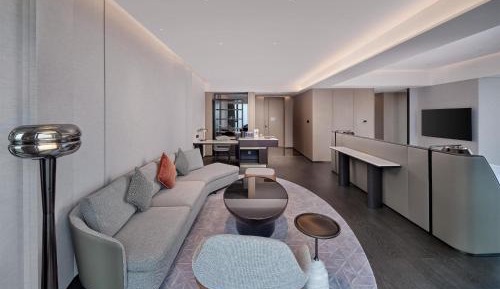 Deluxe King Suite
