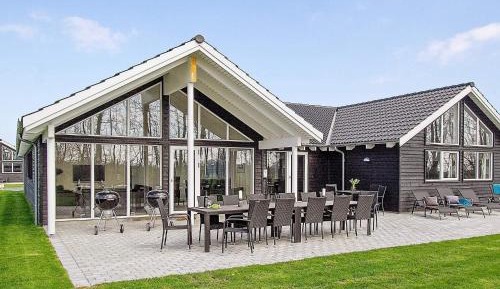 Seven-Bedroom Holiday Home