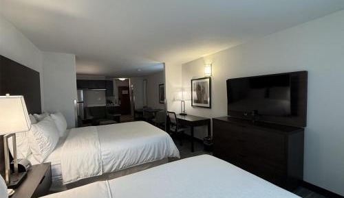 Queen Suite with Two Queen Beds and Sofa Bed - Non-Smoking