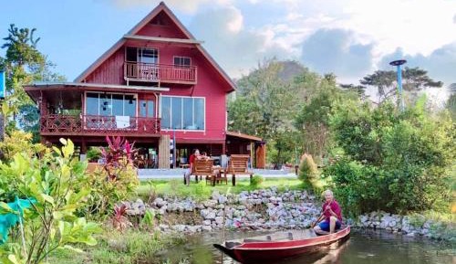 Three-Bedroom Holiday Home 