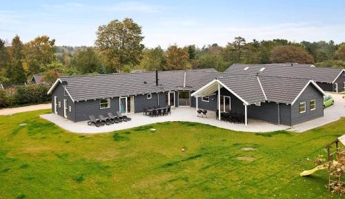 Seven-Bedroom Holiday Home