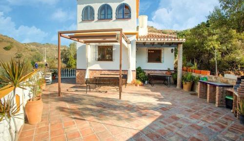 Three-Bedroom Holiday Home 