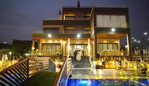 Villa with Garden View