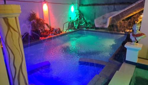 Deluxe Room (2 Adults + 1 Child)