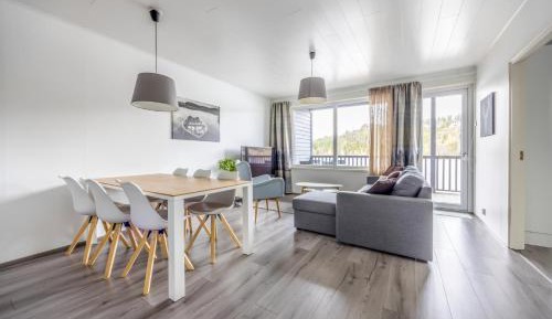 Three-Bedroom Apartment with Lake View