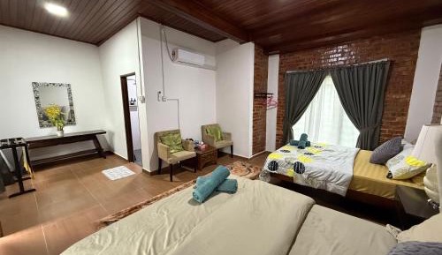 Deluxe Double Room (2 Adults + 1 Child)