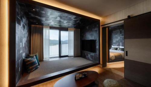 Deluxe Suite B (Clean/Lake View/1 Double, 1 Single)