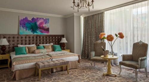 Deluxe Double or Twin Room with City View