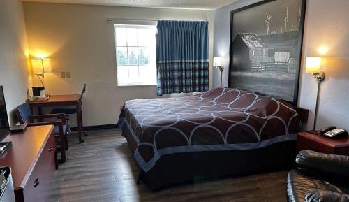 Deluxe King Studio Suite - Non-Smoking