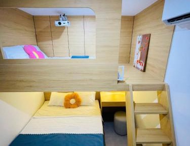 Quadruple Room with Private Bathroom