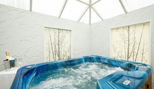 Two-Bedroom Apartment with Spa Pool