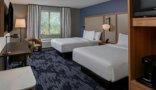 Queen Room with Two Queen Beds and City View - Mobility Accessible with Tub 