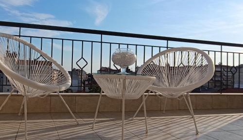 Three-Bedroom Apartment with Balcony