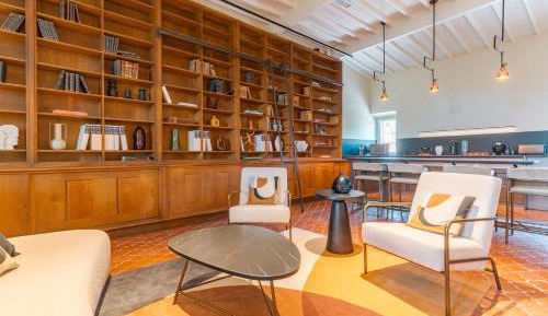 Superior One-Bedroom Apartment