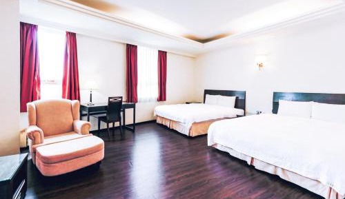 Superior Quadruple Room with bathtub