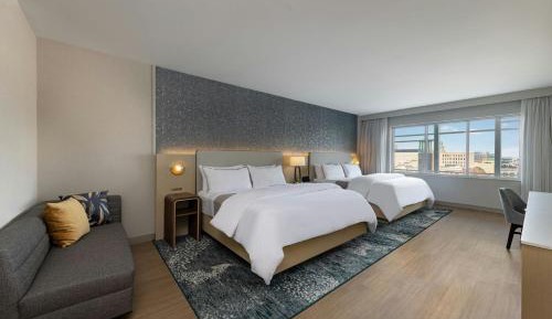 Queen Room with City View