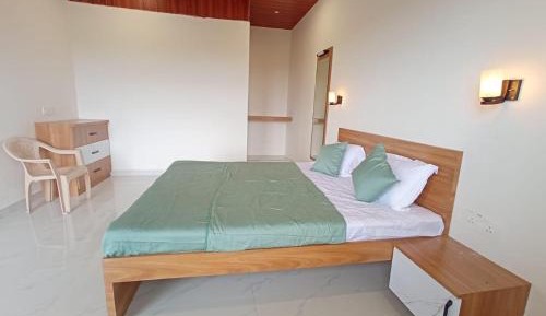 Deluxe Double Room (2 Adults + 1 Child)