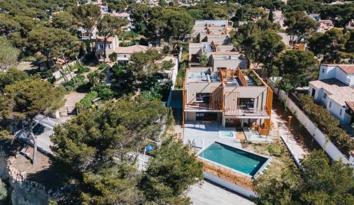Two-Bedroom Apartment with Terrace and Sea View