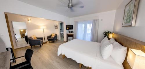 Deluxe Room Ocean/Garden View