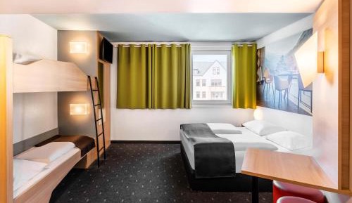 Family Room (2 Adults + 2 Children)