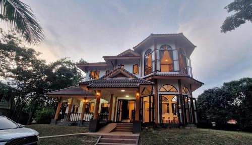 Villa with Garden View