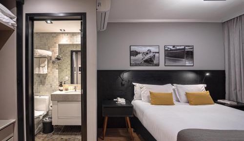 Superior Triple Room with Queen-size Bed