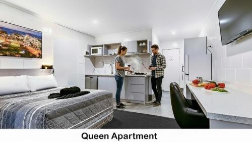 Queen Apartment