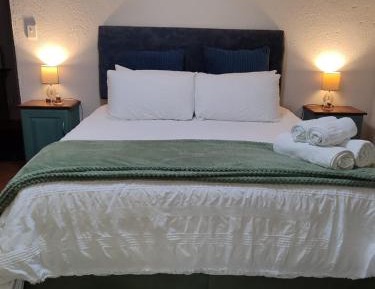 Queen Room with Garden View