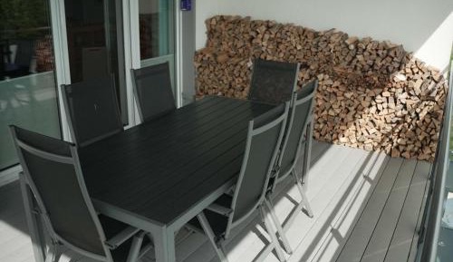 Three-Bedroom Apartment with Balcony