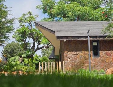 Villa with Garden View