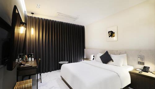 Deluxe King Room - Free Fitness Center + Room Only