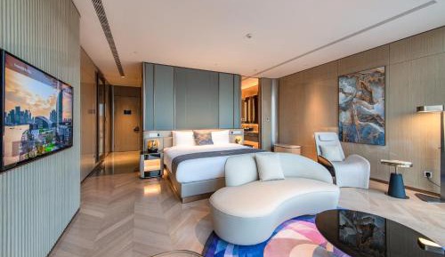 Deluxe Queen Room