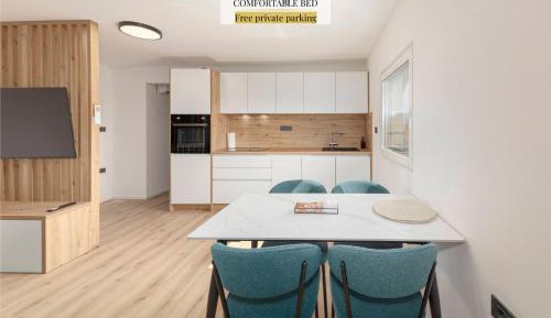 Apartment with Mountain View