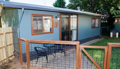 Upgraded - 2-Bedroom Dog Friendly Cabin