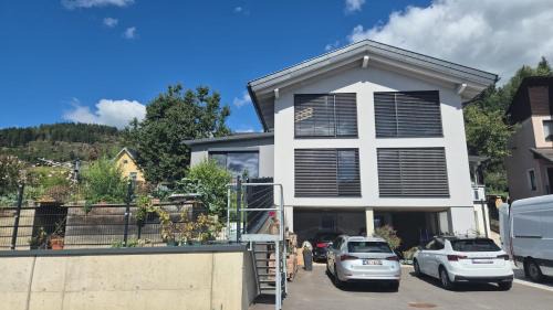 Three-Bedroom Apartment with Mountain View