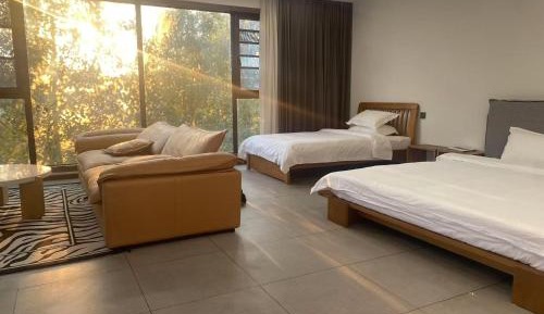 Family Room with Garden View