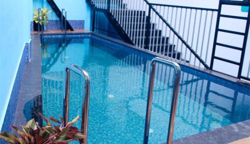 One-Bedroom Apartment with Balcony and Mountain View  