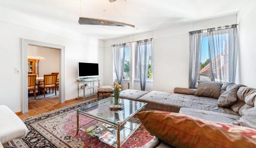 Superior One-Bedroom Apartment
