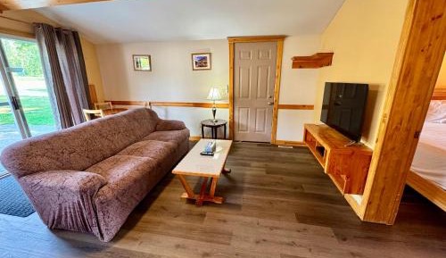 Two-Bedroom Cottage 8