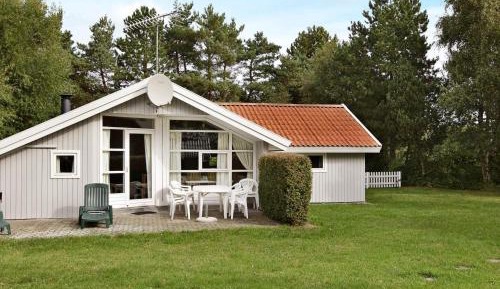 Three-Bedroom Holiday Home 