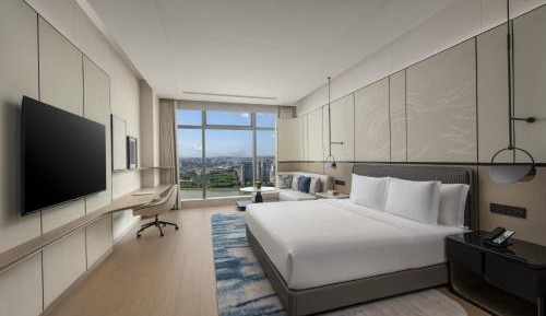 Standard King Room with River View