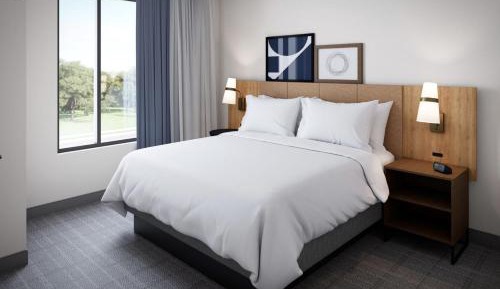 One-Bedroom King Suite with Mobility Accessible Shower