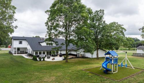 Ten-Bedroom Holiday Home