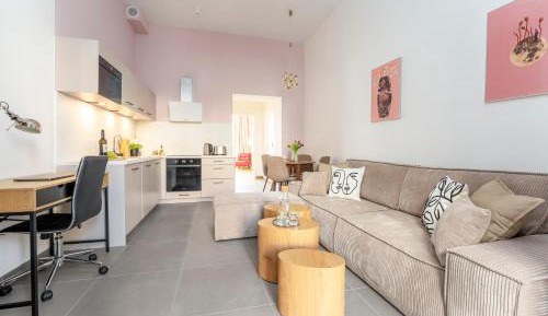 Superior One-Bedroom Apartment