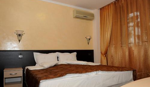 One-Bedroom Apartment with Balcony