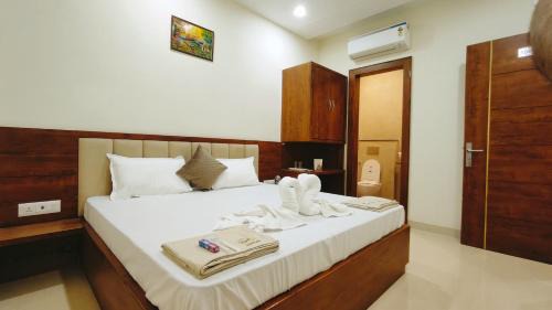 Deluxe Double Room (2 Adults + 1 Child)