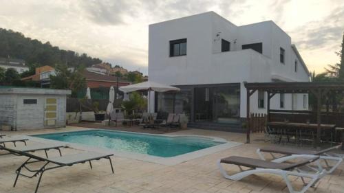 Eight-Bedroom House