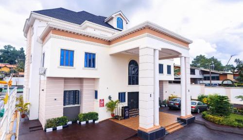 Deluxe Double Room (2 Adults + 1 Child)